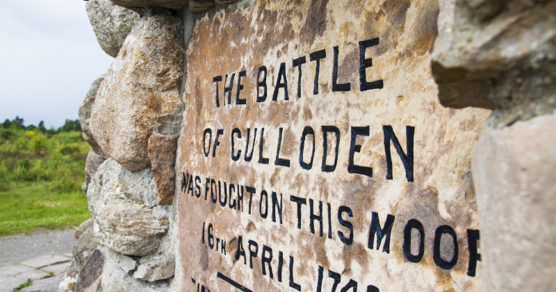 a stone sign of the battle of culloden