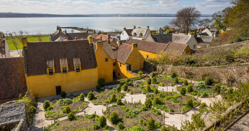 Colourful buildings and a garden near the ocean