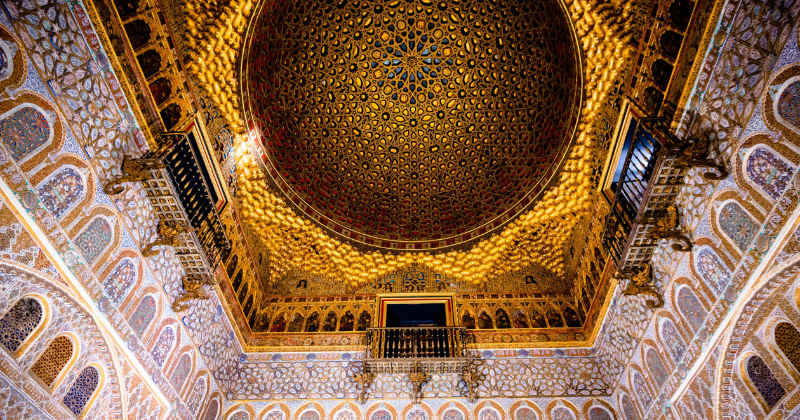 Elaborate ceiling with intricate patterns and golden details, showcasing stunning architecture and design elements.